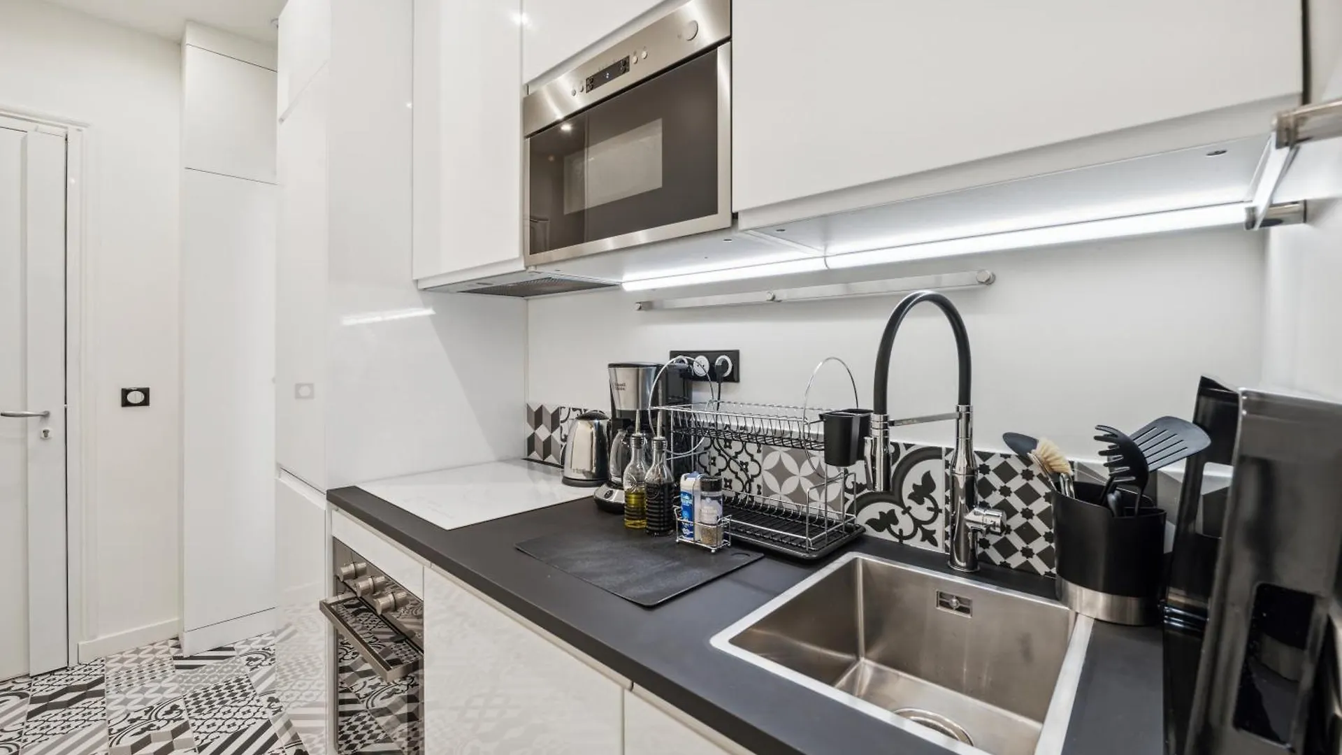 Apartment La Maison Kleber - Luxury Apartments, Champs-Elysees - Eiffel Tower Paris France